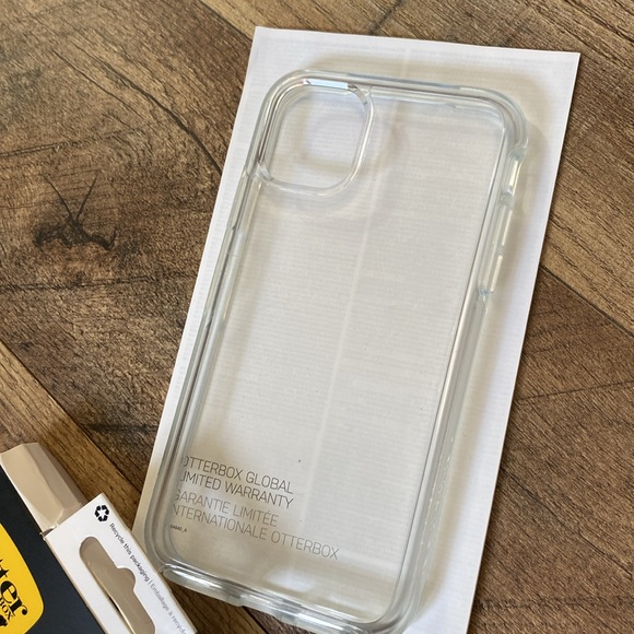 iPhone 11 Otterbox Case Symmetry Series Clear - Picture 3 of 4